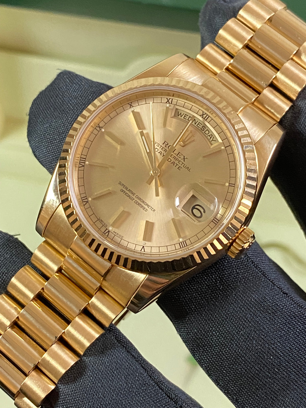 Rolex Yellow Gold Day-Date 36 - K serial - Fluted Bezel - Champagne Index Dial - President Bracelet - 118238 COMPLETE SET