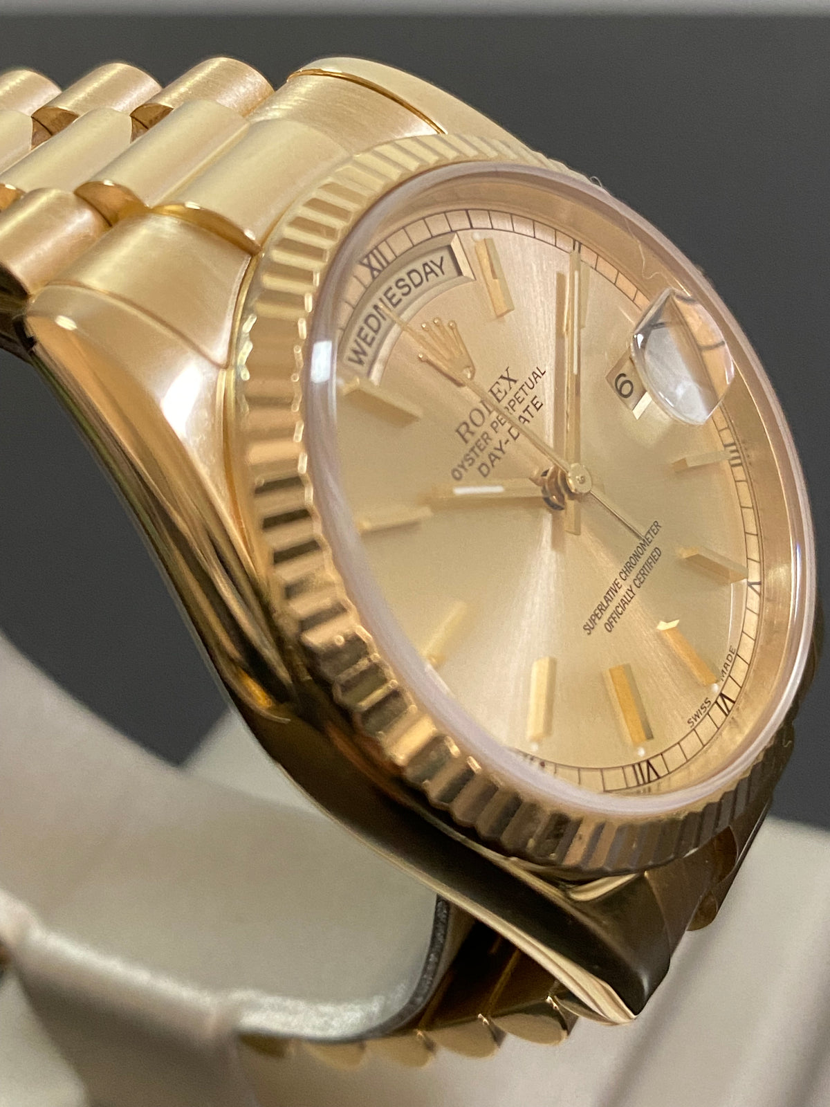 Rolex Yellow Gold Day-Date 36 - K serial - Fluted Bezel - Champagne Index Dial - President Bracelet - 118238 COMPLETE SET