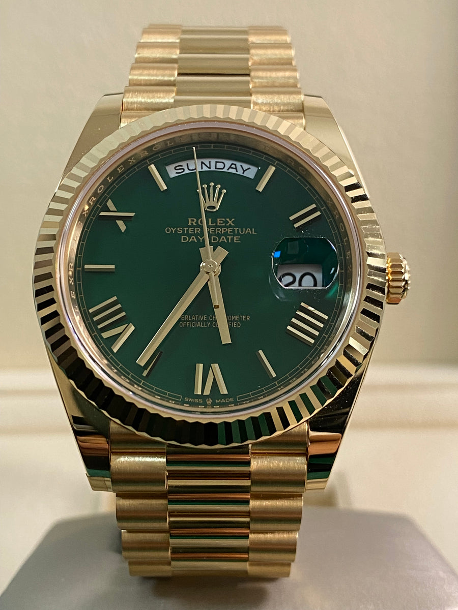 Rolex Yellow Gold Day-Date 40 - 2024 - Fluted Bezel - Green Roman Dial - President Bracelet - 228238 *FULL SET*