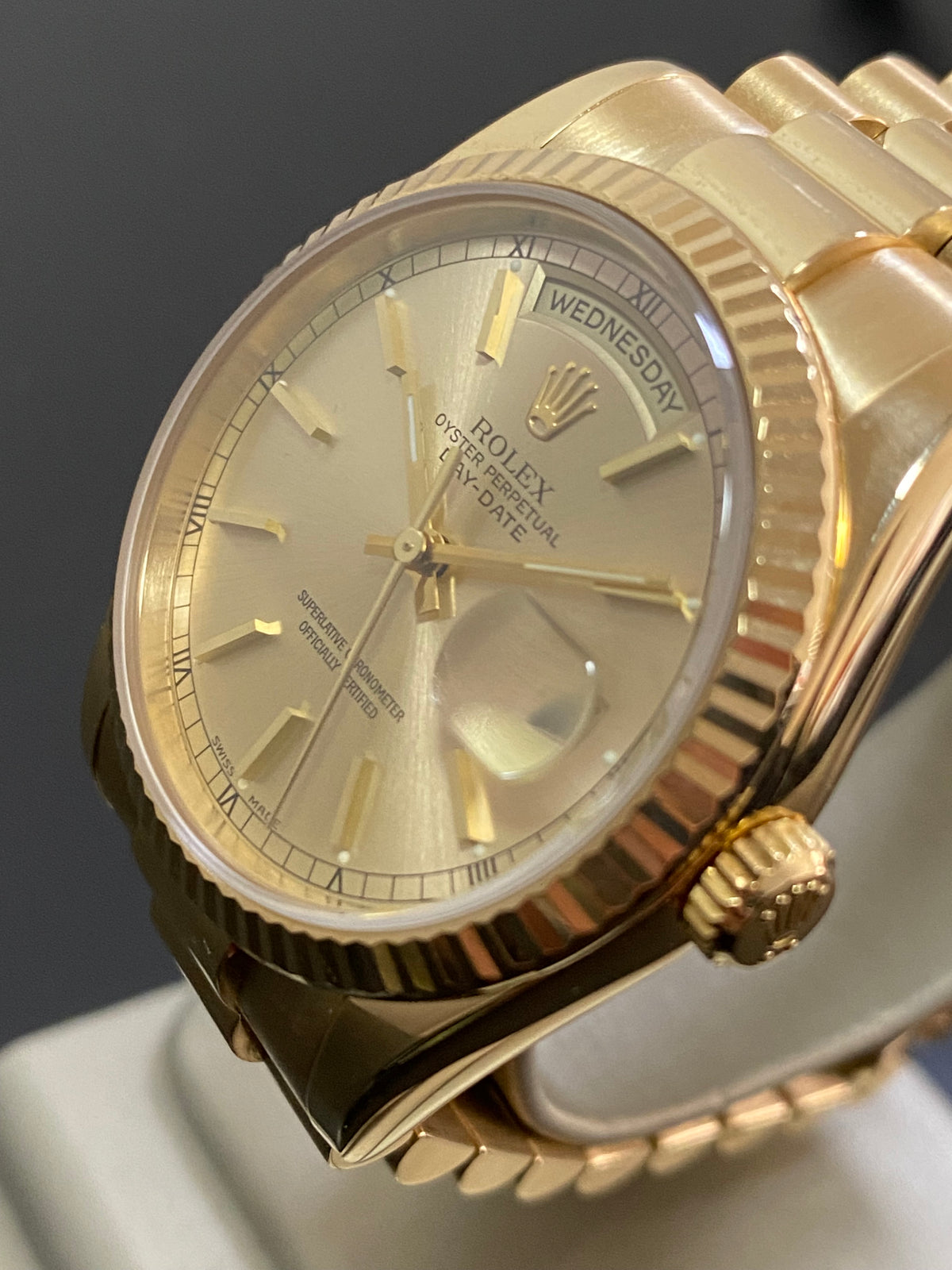 Rolex Yellow Gold Day-Date 36 - K serial - Fluted Bezel - Champagne Index Dial - President Bracelet - 118238 COMPLETE SET