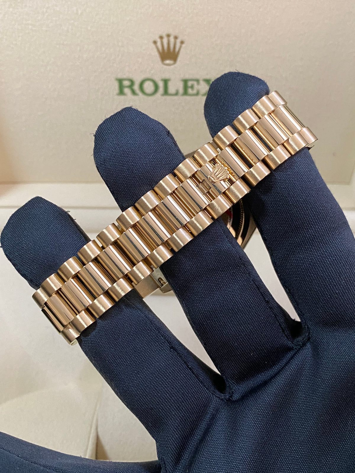 Rolex Yellow Gold Day-Date 36 - M Serial - Fluted Bezel - Champagne Roman Dial - President Bracelet - 118238