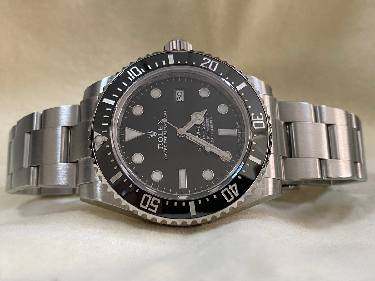 Rolex Sea-Dweller 4000 - 2016 - Black Dial - 116600 COMPLETE SET