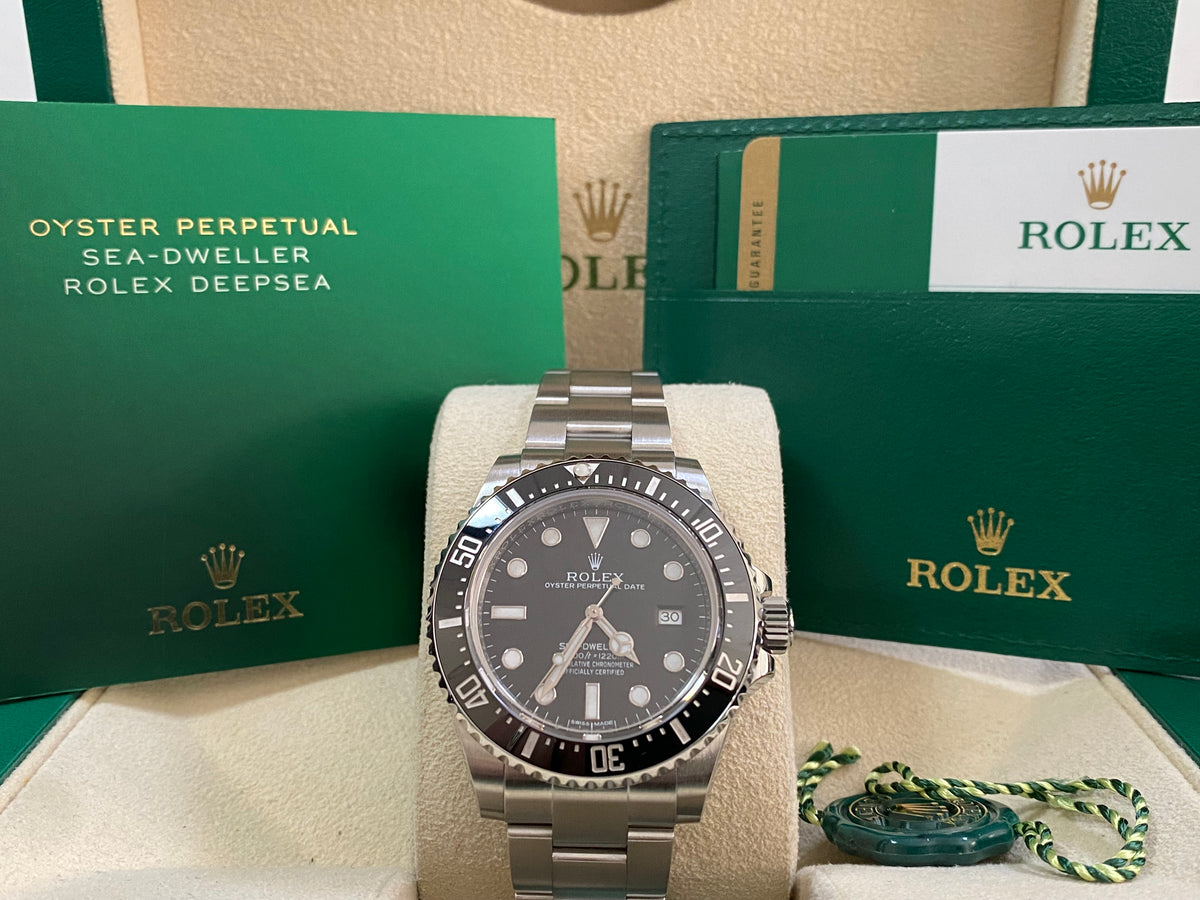 Rolex Sea-Dweller 4000 - 2016 - Black Dial - 116600 COMPLETE SET