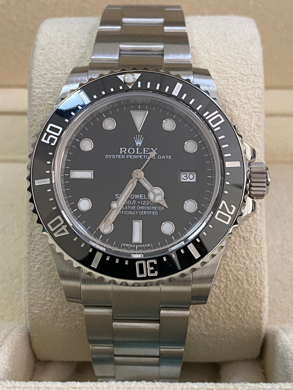 Rolex Sea-Dweller 4000 - 2016 - Black Dial - 116600 COMPLETE SET