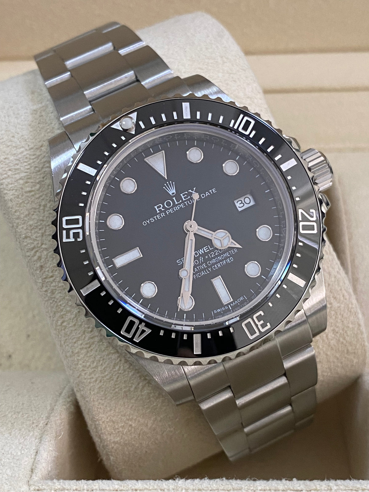 Rolex Sea-Dweller 4000 - 2016 - Black Dial - 116600 COMPLETE SET