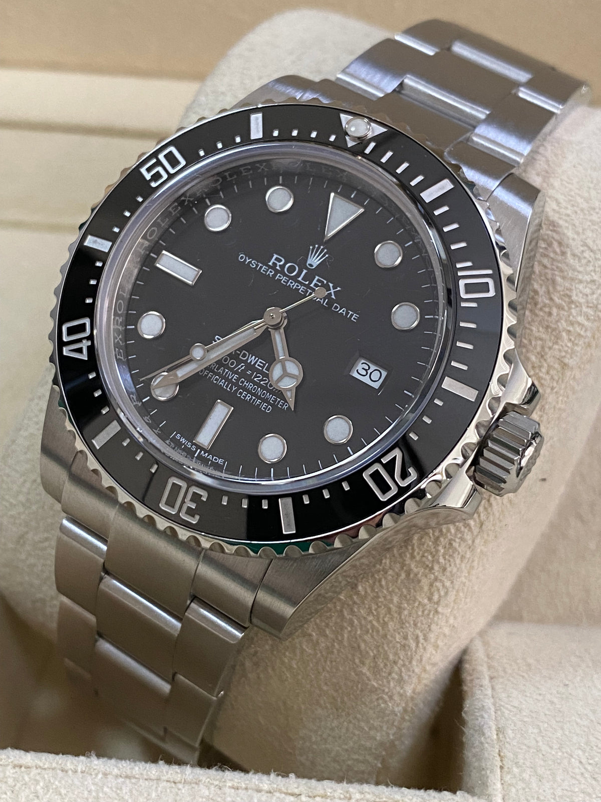 Rolex Sea-Dweller 4000 - 2016 - Black Dial - 116600 COMPLETE SET