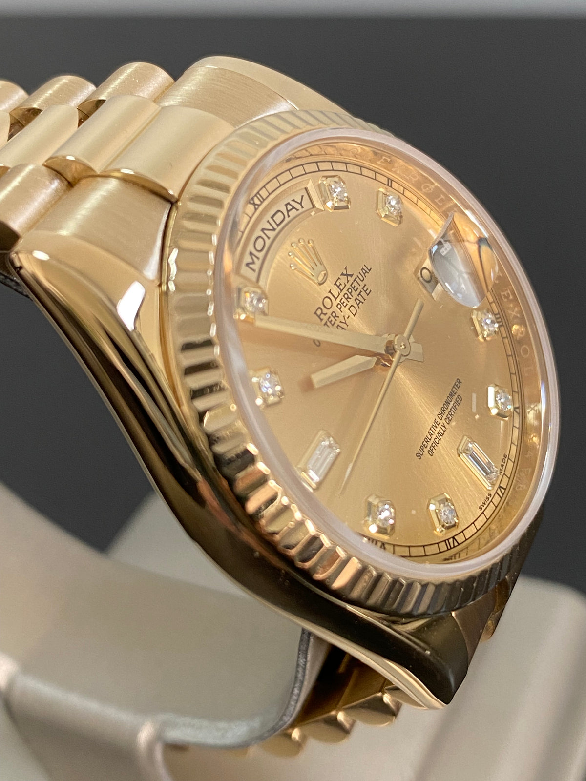 Rolex Yellow Gold Day-Date 36 - 2012 - Fluted Bezel - Factory Diamond Dial - President Bracelet - 118238