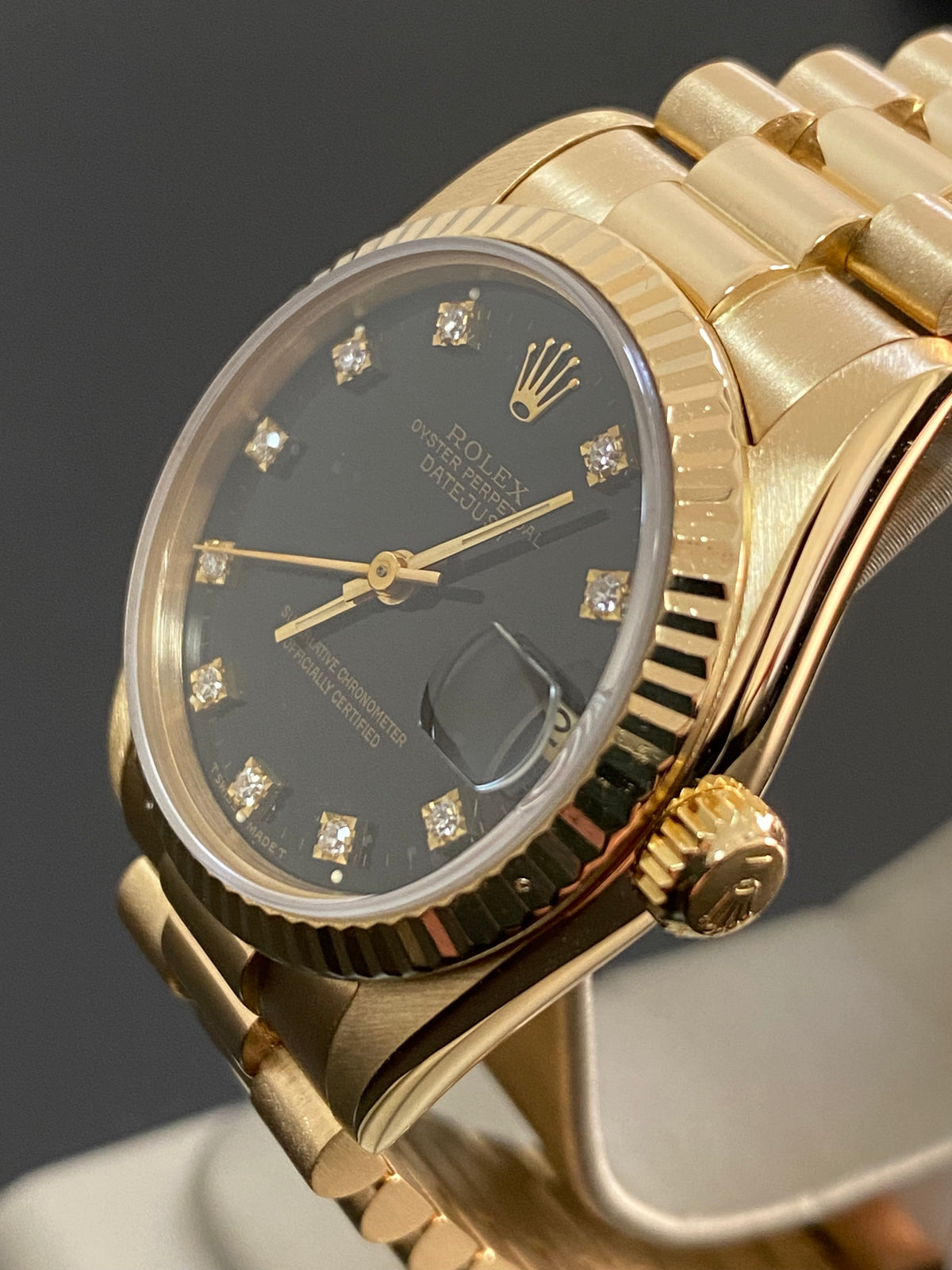 Rolex Yellow Gold Datejust 31 - L serial - Fluted Bezel - Black Diamond Dial - President Bracelet - 68278