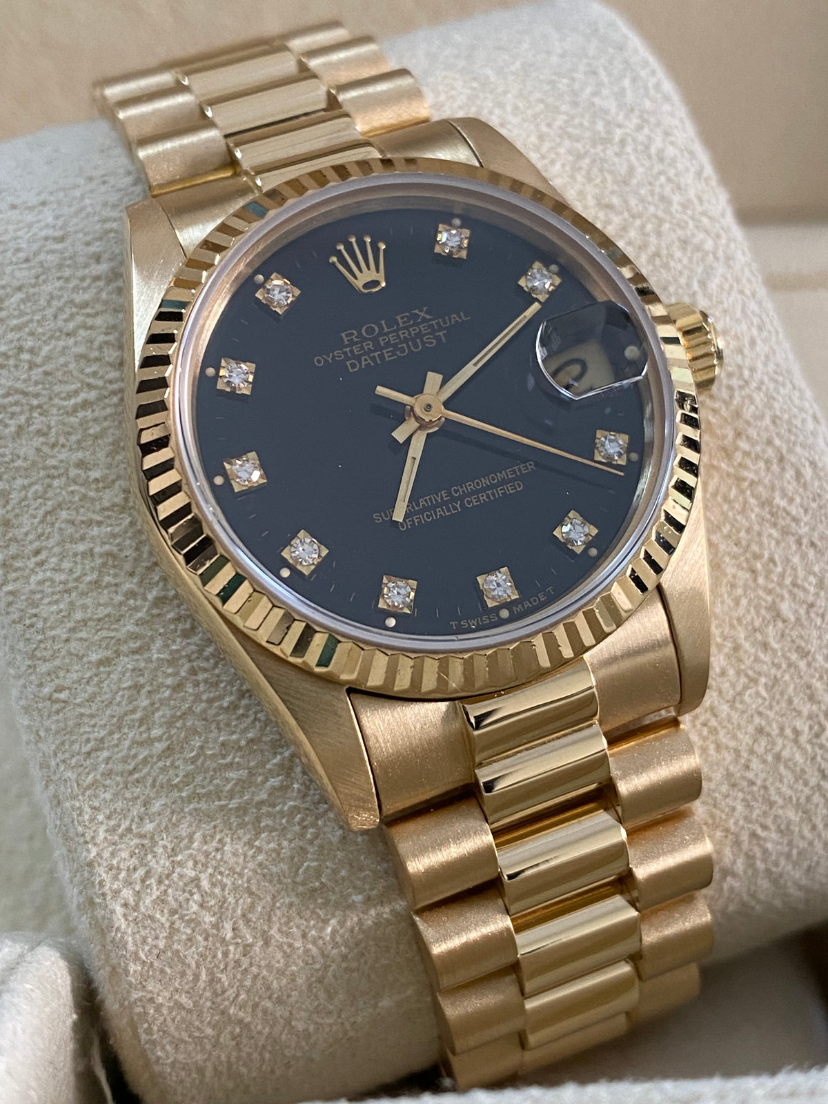 Rolex Yellow Gold Datejust 31 - L serial - Fluted Bezel - Black Diamond Dial - President Bracelet - 68278