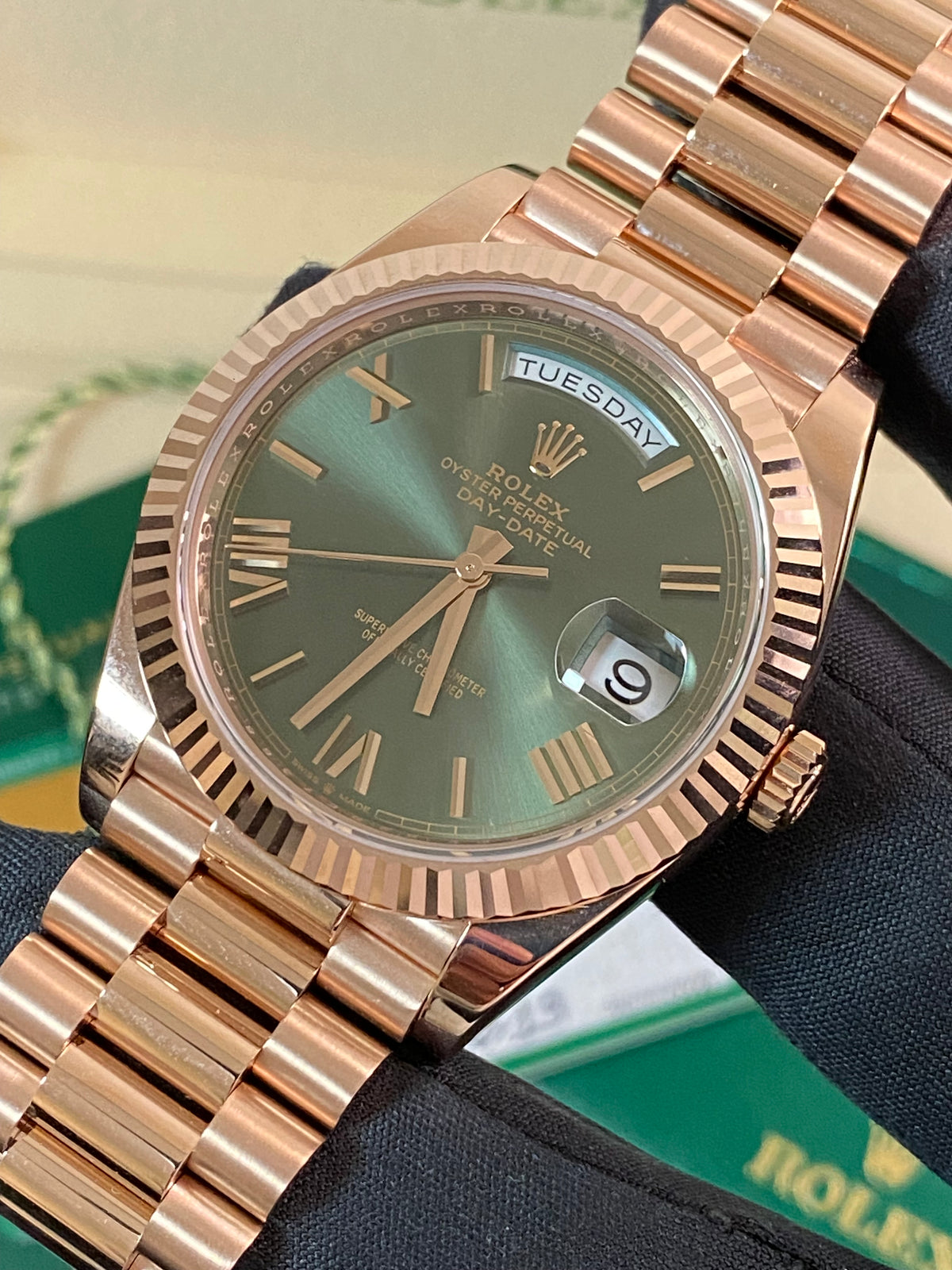 Rolex Everose Gold Day-Date 40 - 2019 - Fluted Bezel - Olive Green Roman Dial - President Bracelet - 228235 *FULL SET*