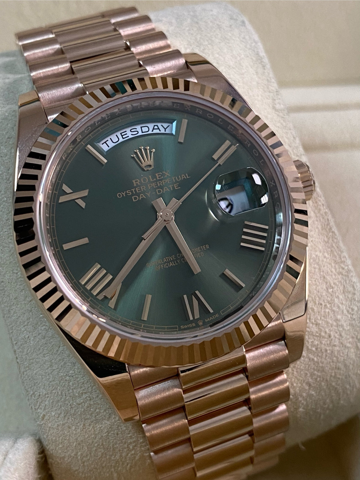 Rolex Everose Gold Day-Date 40 - 2019 - Fluted Bezel - Olive Green Roman Dial - President Bracelet - 228235 *FULL SET*