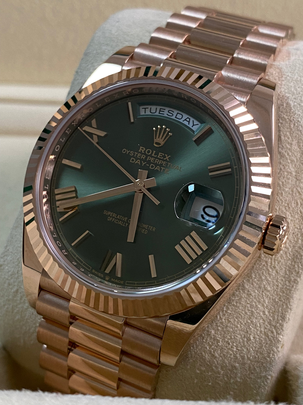 Rolex Everose Gold Day-Date 40 - 2019 - Fluted Bezel - Olive Green Roman Dial - President Bracelet - 228235 *FULL SET*