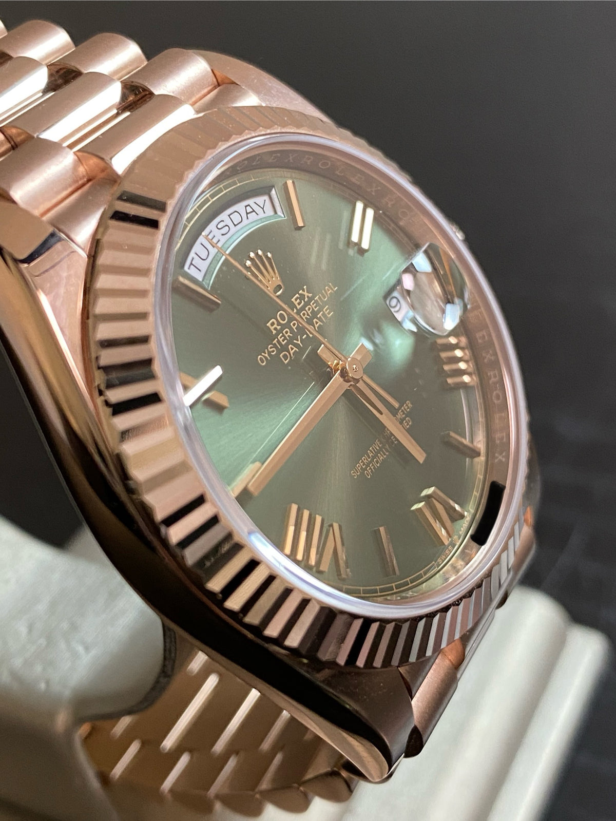 Rolex Everose Gold Day-Date 40 - 2019 - Fluted Bezel - Olive Green Roman Dial - President Bracelet - 228235 *FULL SET*