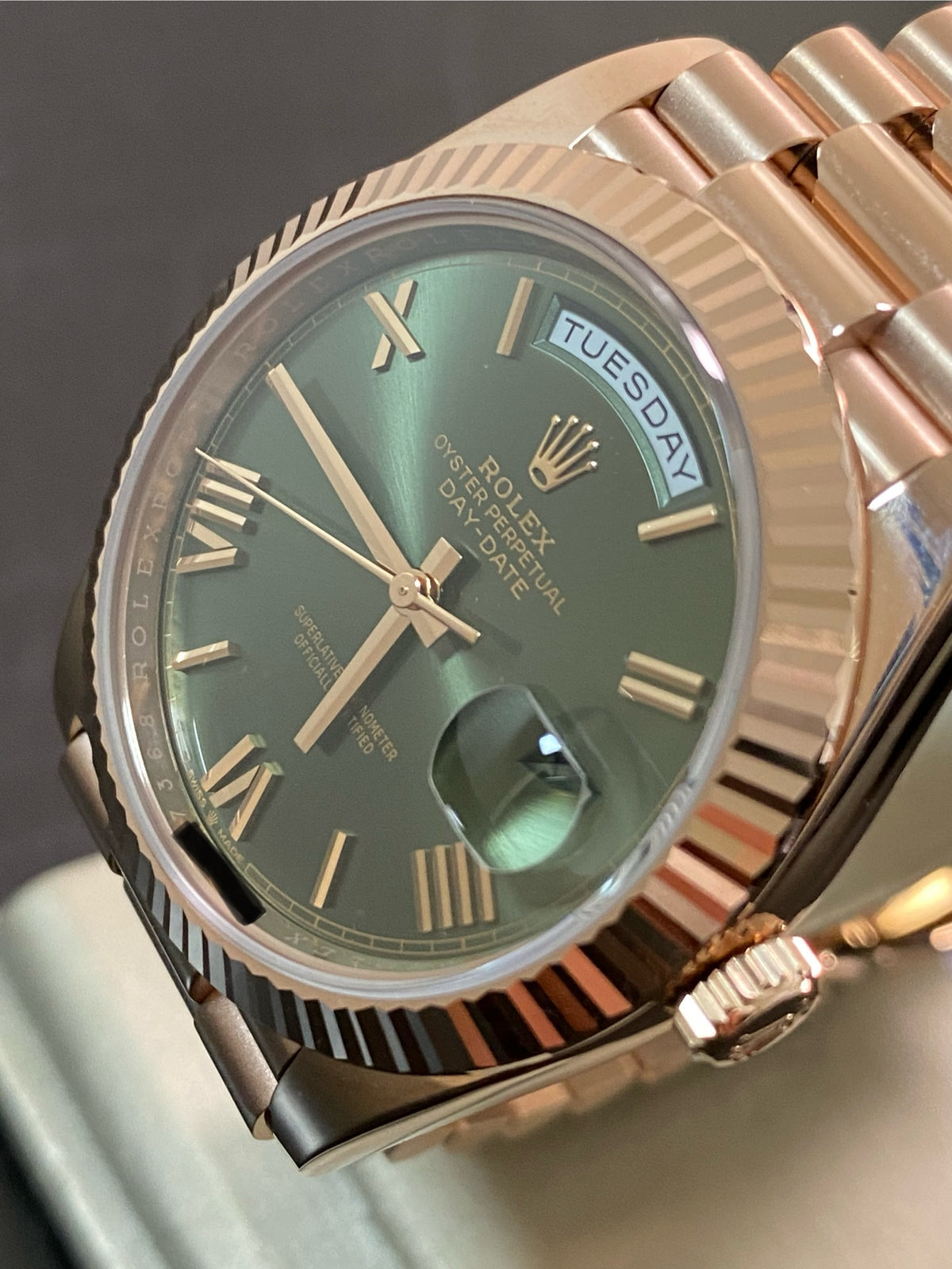 Rolex Everose Gold Day-Date 40 - 2019 - Fluted Bezel - Olive Green Roman Dial - President Bracelet - 228235 *FULL SET*