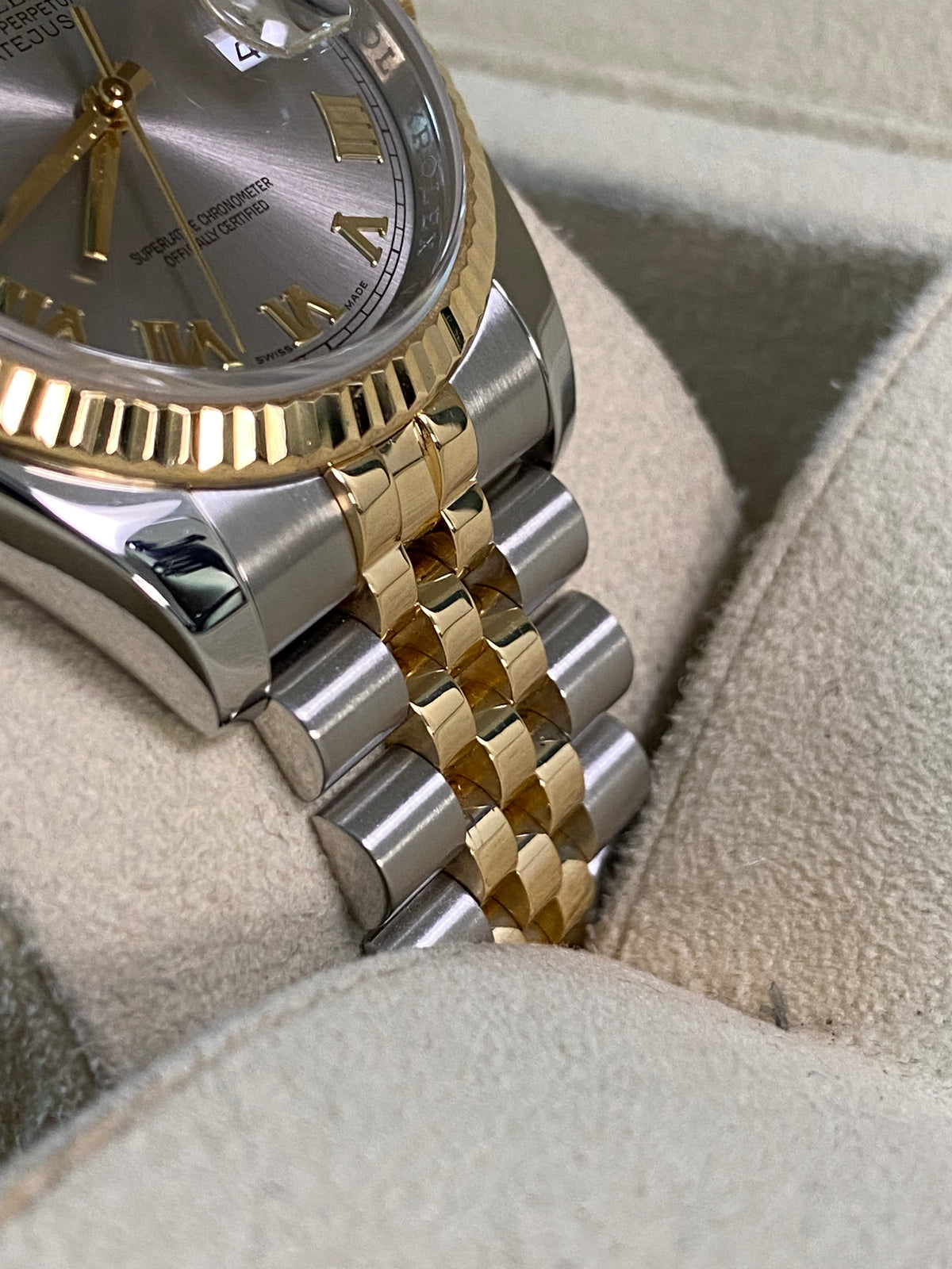 Rolex Steel and Yellow Gold Datejust 36 - V serial - Fluted Bezel - Silver Rhodium Roman Dial - Jubilee Bracelet - 116233 *FULL SET*