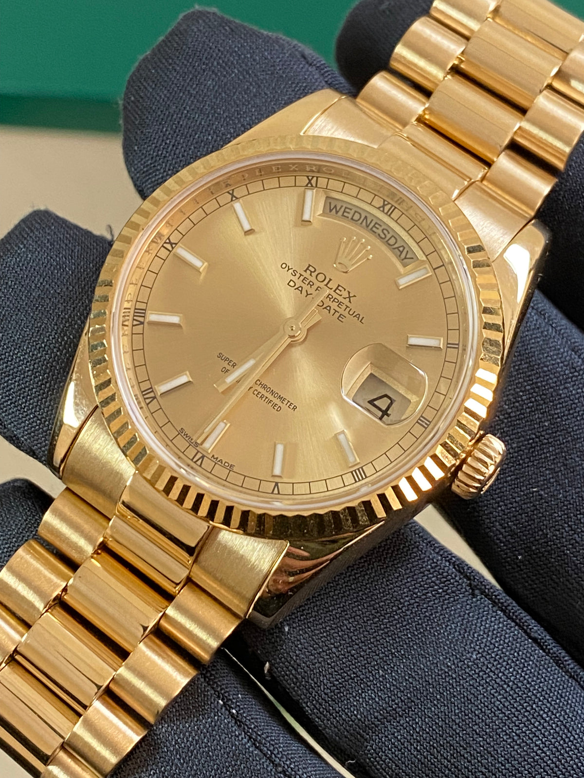 Rolex Yellow Gold Day-Date 36 - 2015 - Fluted Bezel - Champagne Index Dial - President Bracelet - 118238