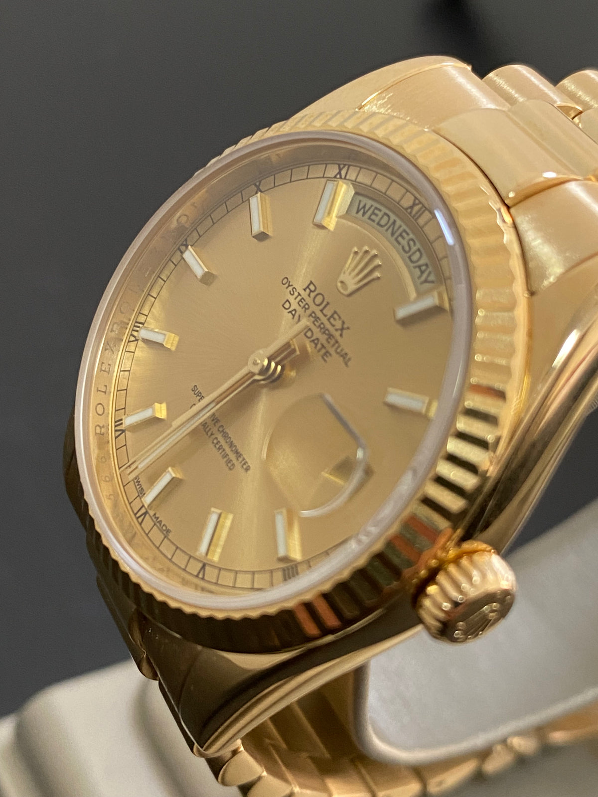 Rolex Yellow Gold Day-Date 36 - 2015 - Fluted Bezel - Champagne Index Dial - President Bracelet - 118238