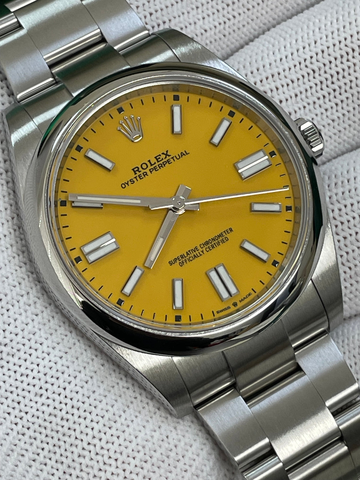 Rolex Oyster Perpetual 41 - 2021 - Domed Bezel - Yellow Dial - Oyster Bracelet - 124300 *DISCONTINUED MODEL*