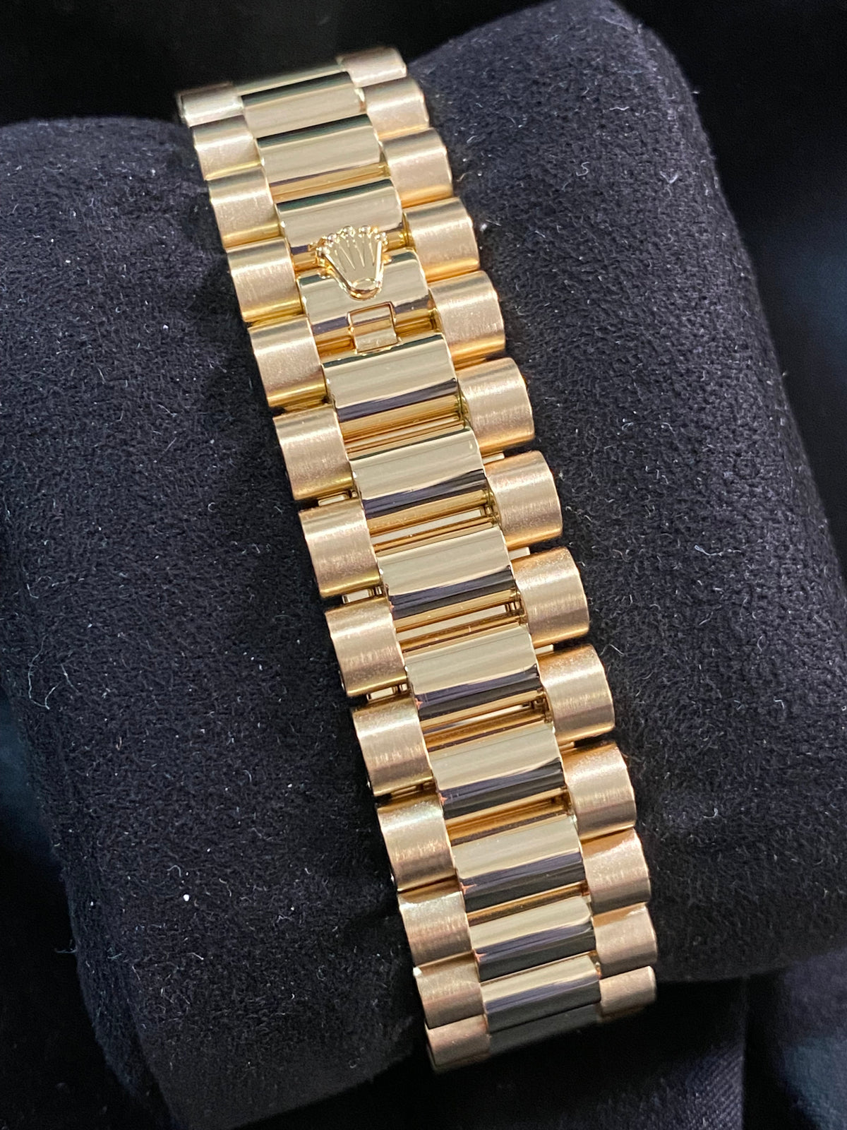 Rolex Yellow Gold Day-Date 36 - 2021 - Fluted Bezel - Factory Diamond Dial - President Bracelet - 118238 *FULL SET*