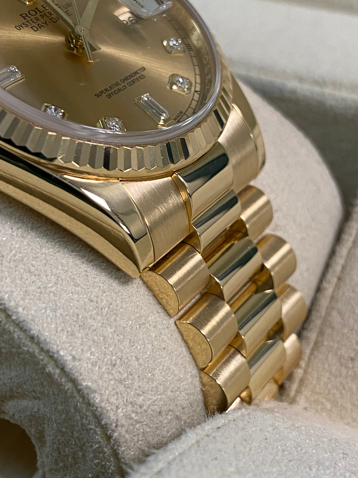 Rolex Yellow Gold Day-Date 36 - 2021 - Fluted Bezel - Factory Diamond Dial - President Bracelet - 118238 *FULL SET*