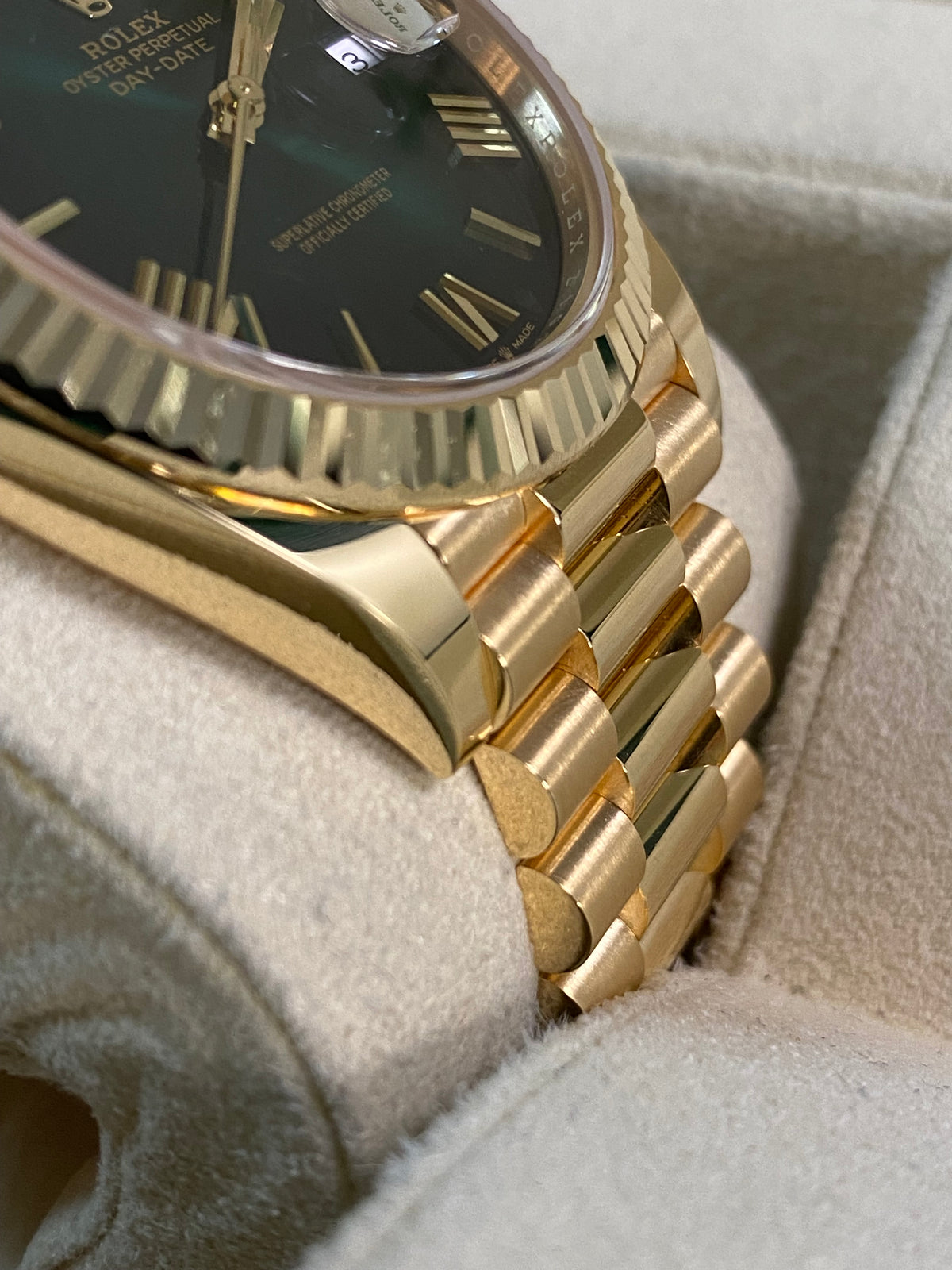 Rolex Yellow Gold Day-Date 40 - 2024 - Fluted Bezel - Green Ombre Dial - President Bracelet - 228238 *FULL SET*