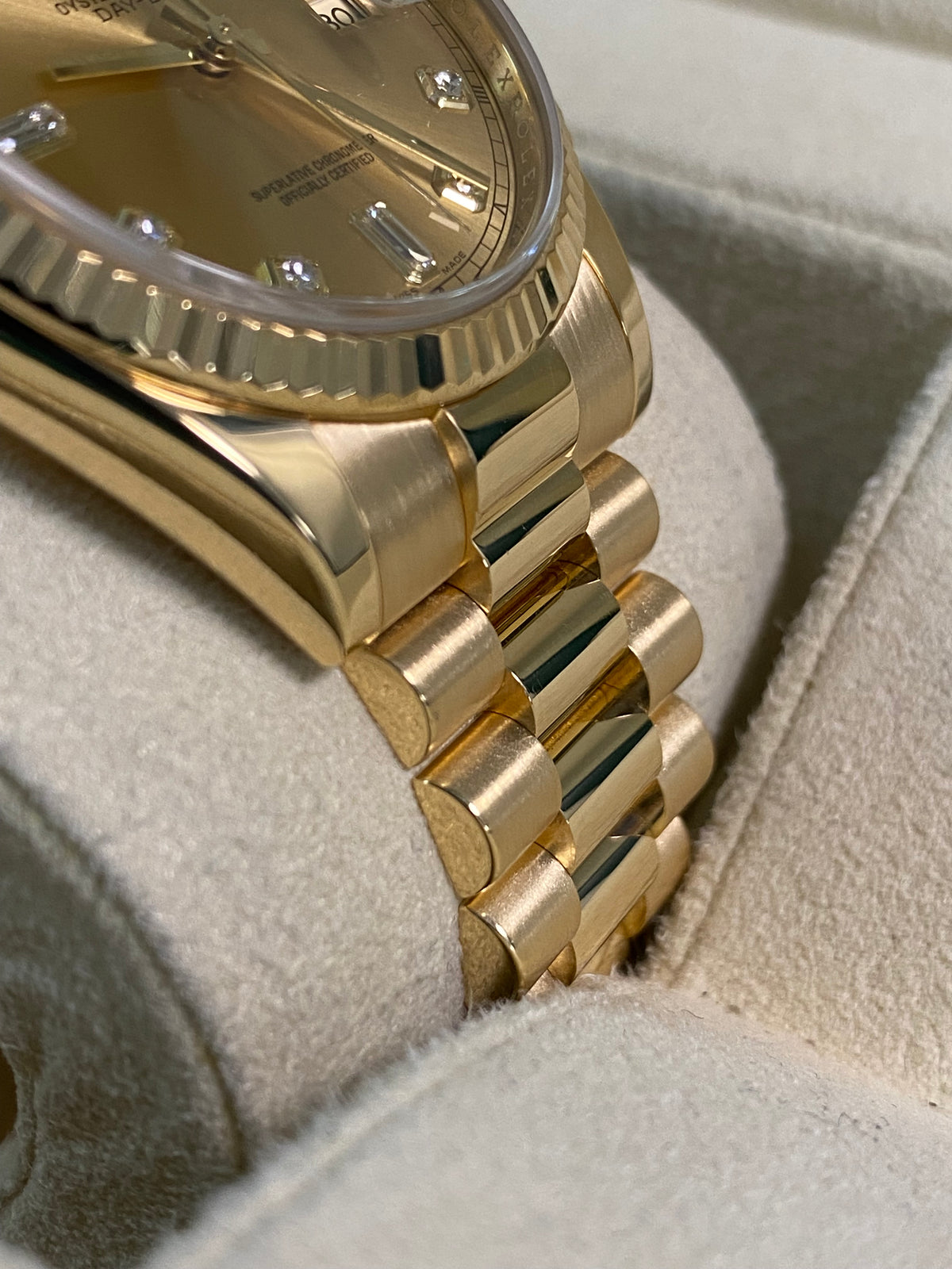 Rolex Yellow Gold Day-Date 36 - 2010 - Fluted Bezel - Factory Diamond Dial - President Bracelet - 118238 *FULL SET*