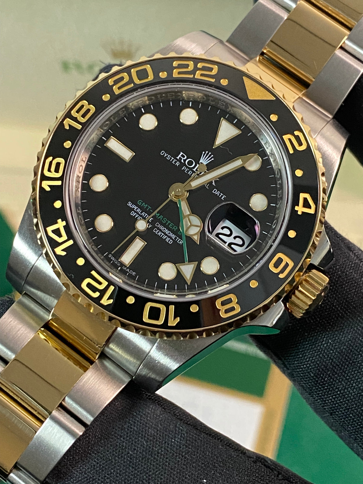 Rolex Steel and Yellow Gold GMT-Master II - V serial - Black Bezel - Black Dial - Oyster Bracelet - 116713LN *FULL SET*