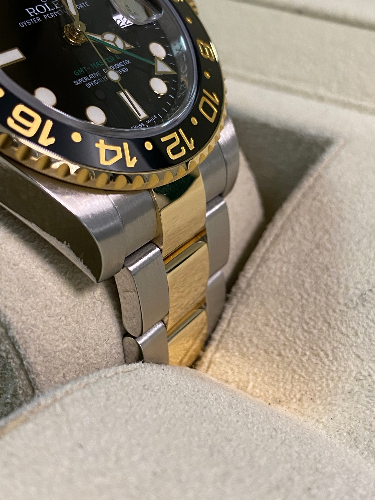 Rolex Steel and Yellow Gold GMT-Master II - V serial - Black Bezel - Black Dial - Oyster Bracelet - 116713LN *FULL SET*