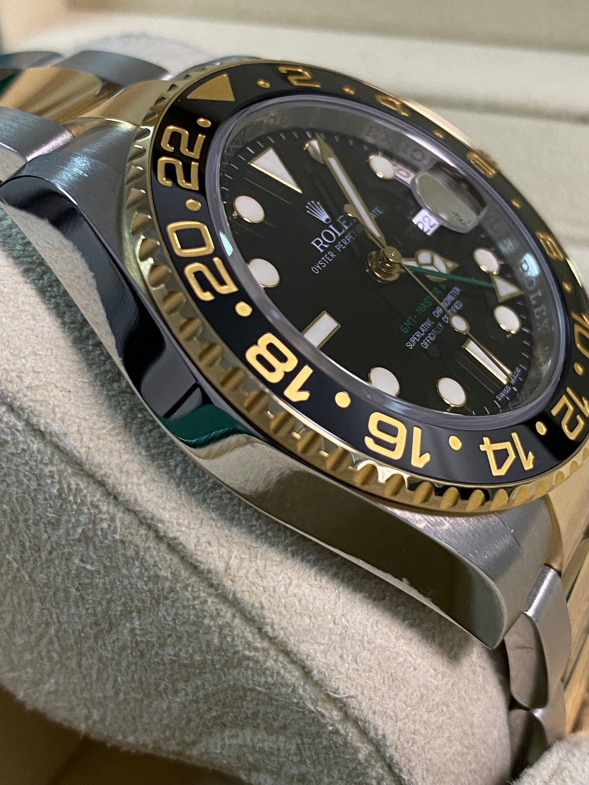 Rolex Steel and Yellow Gold GMT-Master II - V serial - Black Bezel - Black Dial - Oyster Bracelet - 116713LN *FULL SET*