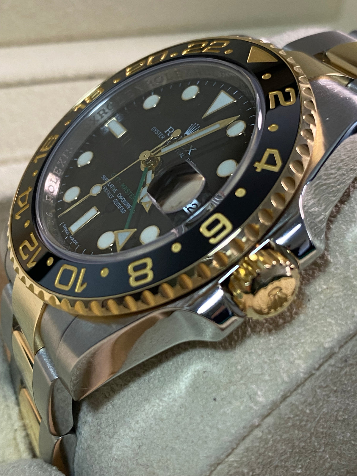 Rolex Steel and Yellow Gold GMT-Master II - V serial - Black Bezel - Black Dial - Oyster Bracelet - 116713LN *FULL SET*